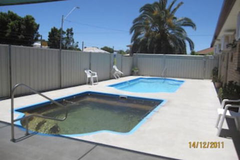 Dragon Phoenix Motel & Restaurant - eAccommodation 7