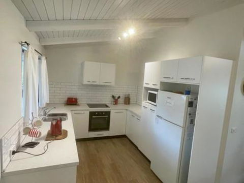 Abbey Beach Shack - eAccommodation 2