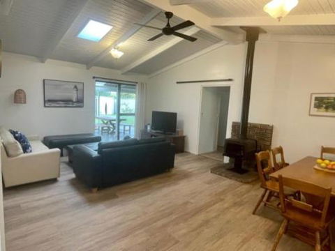 Abbey Beach Shack - eAccommodation 3