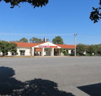 Bishops Lodge Narrandera - eAccommodation