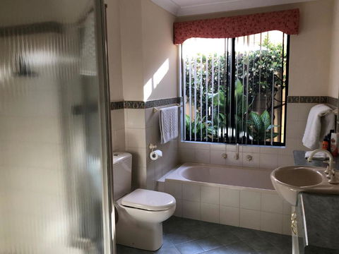 Alfred Cove Short Stay - eAccommodation 1