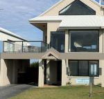 Boathouse Holiday House - eAccommodation
