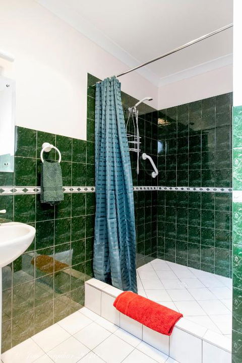 Aarn House B & B Airport Accommodation - eAccommodation 2
