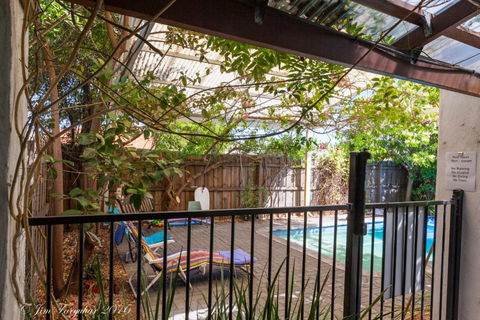 Aarn House B & B Airport Accommodation - eAccommodation 3