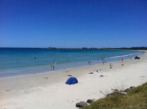 Aloha Beachfront - eAccommodation 0