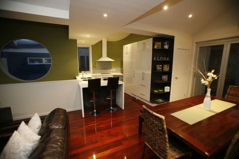 Aloha Beachfront - eAccommodation 4