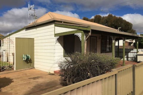 Away Cottages Broken Hill - eAccommodation 0
