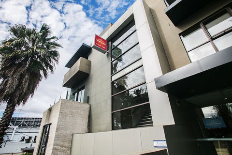 Comfy Kew Apartments - eAccommodation 3