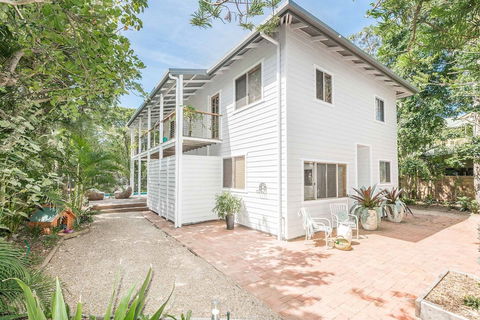 A PERFECT STAY - Beach Chalet - eAccommodation 0