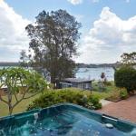 The House On The Lake At Fishing Point Lake Macquarie Honestly Put The Line In & Catch Fish - eAccommodation 0