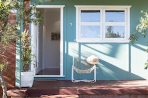 Artist Retreat - eAccommodation 0