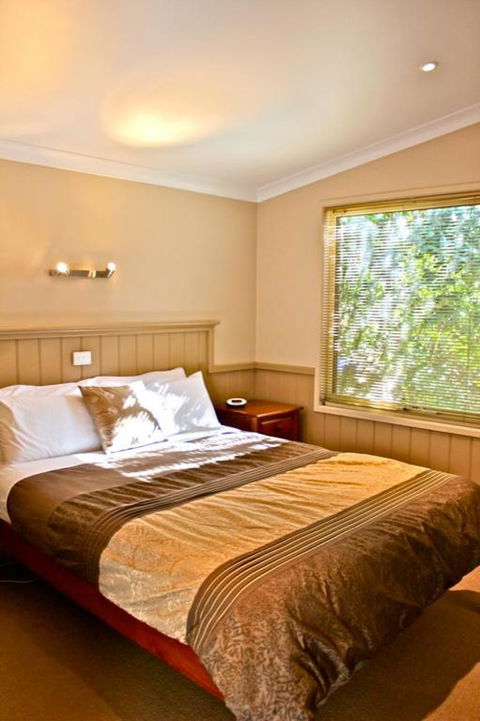 Autumn Leaf Cottage 1 - eAccommodation 3