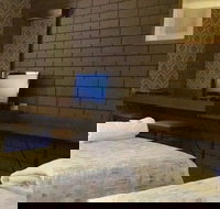 Century Motor Inn - eAccommodation