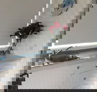 Red Waratah - eAccommodation