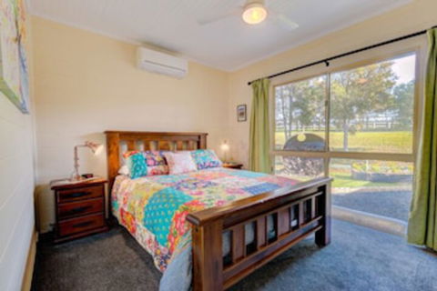 All About Me B & B - eAccommodation 0