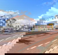 Rose Hotel Clarkson - eAccommodation