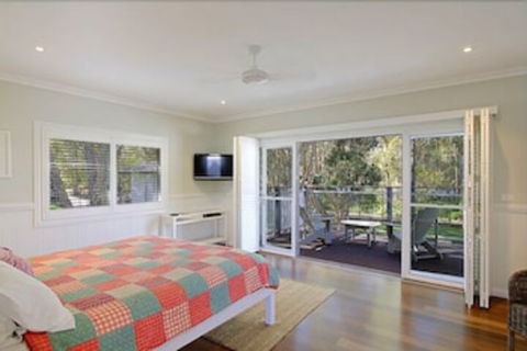 Away On Belongil Fields - eAccommodation 4