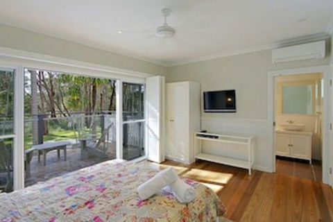 Away On Belongil Fields - eAccommodation 7