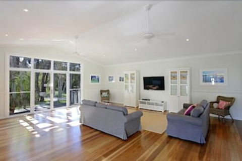 Away On Belongil Fields - eAccommodation 3