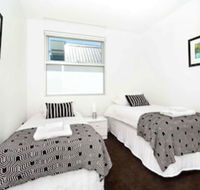 Broadway in Elwood on the Canal - eAccommodation