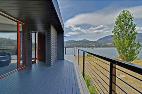 Amazing Unique Five-Star Waterfront Retreat - eAccommodation 0