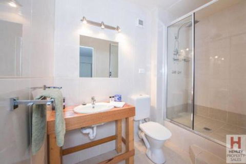 Alpine Apartment Great Location With Views Of Lake Jindabyne - eAccommodation 3