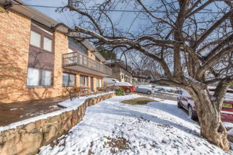Alpine Apartment Great Location With Views Of Lake Jindabyne - eAccommodation 4