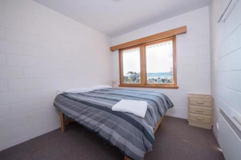 Alpine Apartment Great Location With Views Of Lake Jindabyne - eAccommodation 5