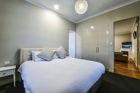 Aloha Luxury Central Apartments - eAccommodation 4