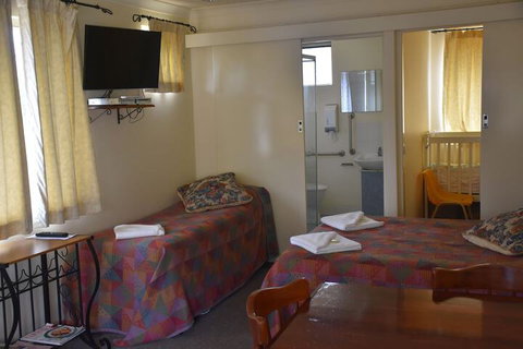 Valley Views Motel & Chalets - eAccommodation 1