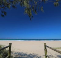 A Deluxe Swim Up Drift Apartments South - eAccommodation