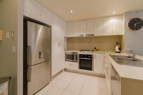 A Deluxe Swim Up Drift Apartments South - eAccommodation 3