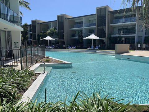 Absolute Waterfront Magnetic Island - eAccommodation 1