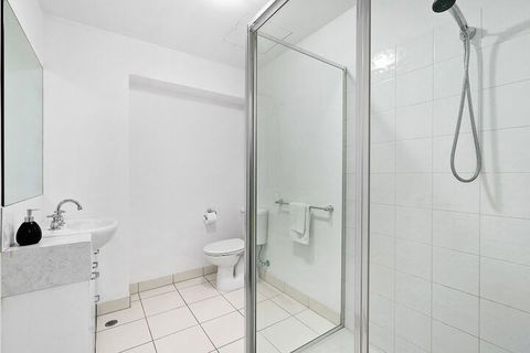 LIZZI, Melbourne Studio Apartment - eAccommodation 1