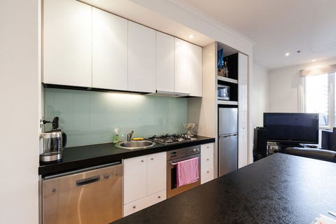 CLAUDE, 2BDR Melbourne Apartment - eAccommodation 4
