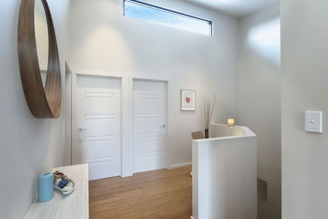 Khione 1 - Modern & Spacious With Views Towards Lake Jindabyne & The Mountains Beyond - eAccommodation 5