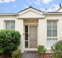 Smart Caulfield Townhouse - eAccommodation