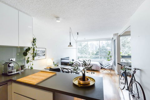 ISAAC, 1BDR South Melbourne Apartment - eAccommodation 4