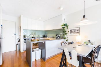 ISAAC, 1BDR South Melbourne Apartment - eAccommodation 0