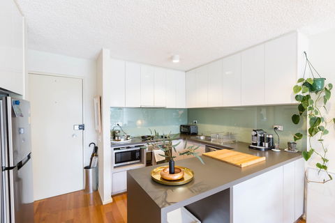 ISAAC, 1BDR South Melbourne Apartment - eAccommodation 3