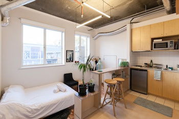 LUCINDA, Carlton Studio Apartment - eAccommodation 0