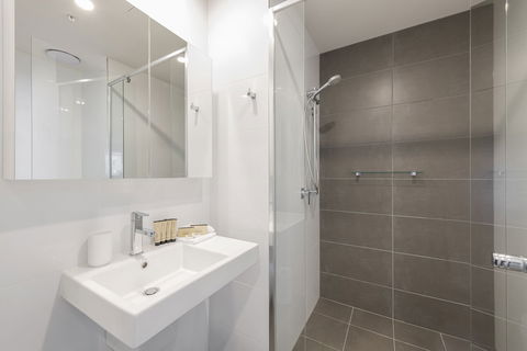 Astra Apartments Newcastle East - eAccommodation 1