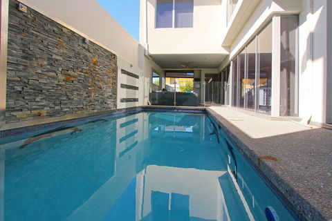 Ambar Villa - eAccommodation 6