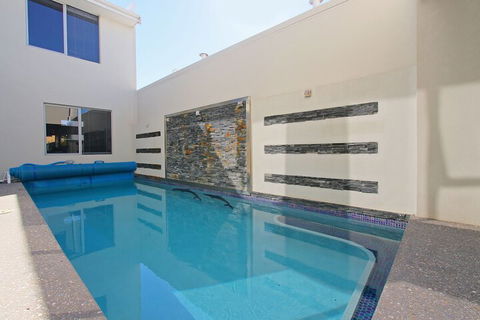Ambar Villa - eAccommodation 5