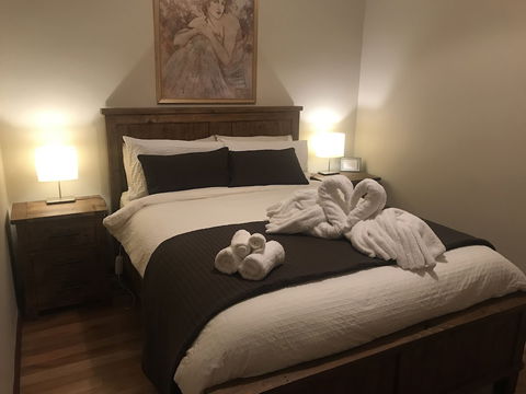 Atina Rocks Country Homestead - eAccommodation 4