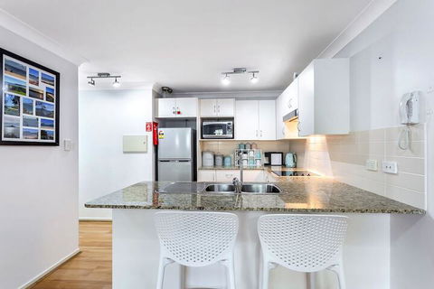 Shoal Bay Beach Apartments, 6/2 Shoal Bay Road - eAccommodation 4