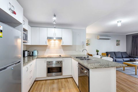 Shoal Bay Beach Apartments, 6/2 Shoal Bay Road - eAccommodation 6