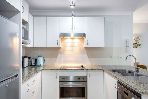 Shoal Bay Beach Apartments, 6/2 Shoal Bay Road - eAccommodation 2