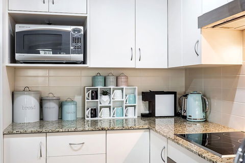 Shoal Bay Beach Apartments, 6/2 Shoal Bay Road - eAccommodation 3