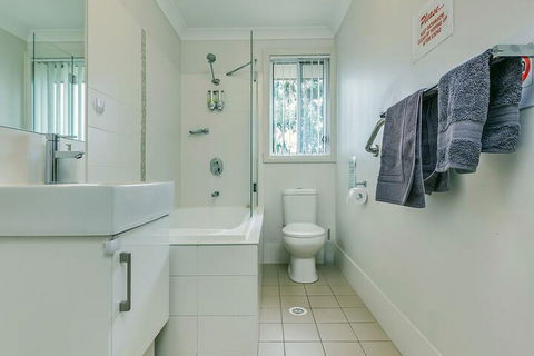 An Ideal Wine Country Getaway Villa - eAccommodation 3